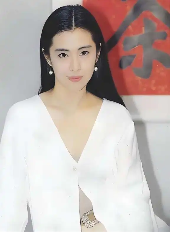 关之琳风格_塑造关之琳女性现代形象_关之琳的现代女性形象塑造