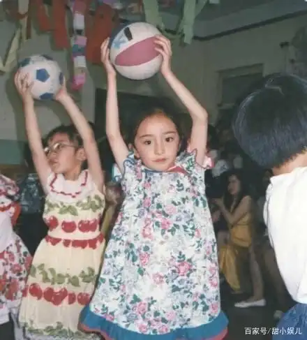 小花蜕变女神刘亦菲到底是谁_刘亦菲：从小花到女神的蜕变_小花蜕变女神刘亦菲到第几集了