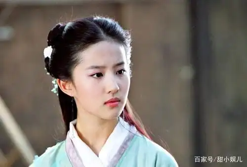 小花蜕变女神刘亦菲到底是谁_刘亦菲：从小花到女神的蜕变_小花蜕变女神刘亦菲到第几集了