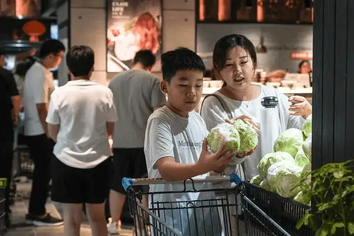 服务于顾客，胖东来如何做好行业标杆_胖东来服务特色的理解_胖东来服务细节标准