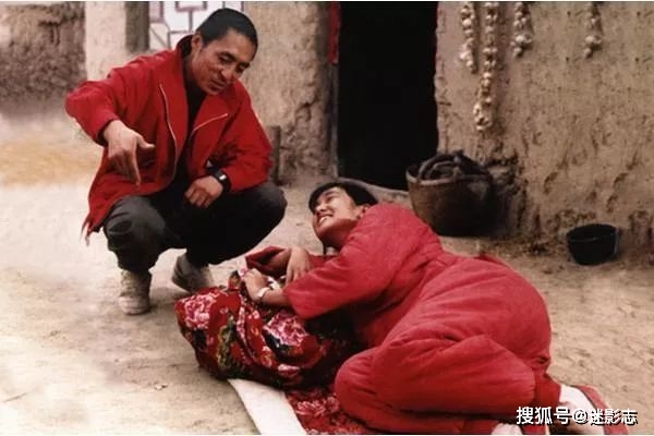 想知道张艺谋和巩俐的事_张艺谋捧红巩俐_巩俐与张艺谋：合作与艺术的火花
