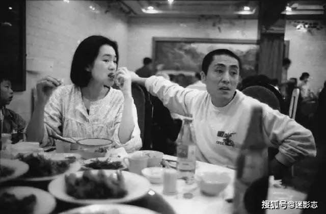 张艺谋捧红巩俐_巩俐与张艺谋：合作与艺术的火花_想知道张艺谋和巩俐的事